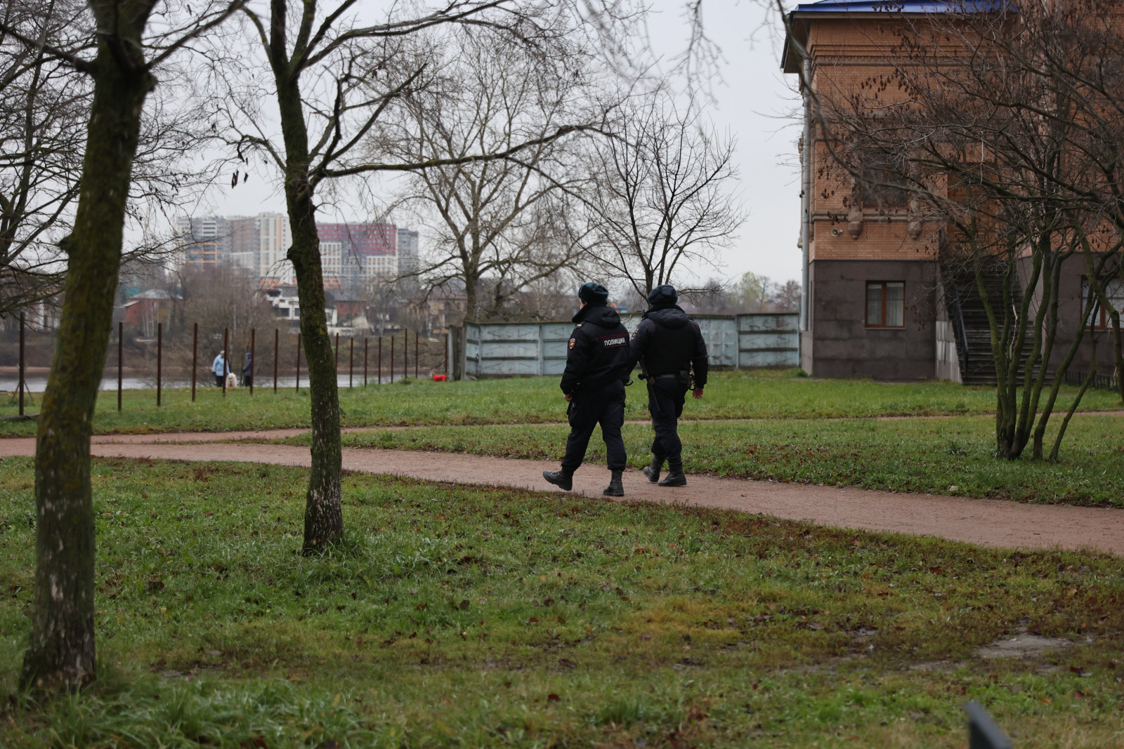 Дети-маугли обнаружены в грязном подвале жилого дома на Московском шоссе |  Вечёрка