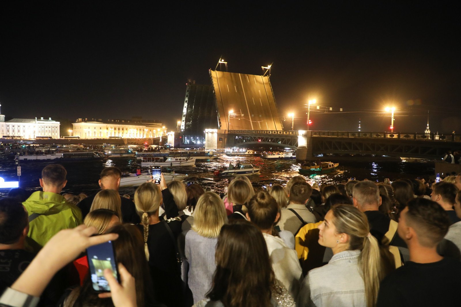 В Петербурге в ночь на 18 мая открывается сезон «Поющих мостов» | Вечёрка