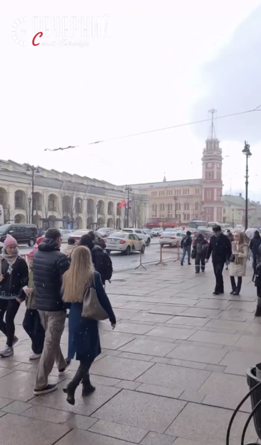 В центре Петербурга пошел майский снег. Видео | Вечёрка