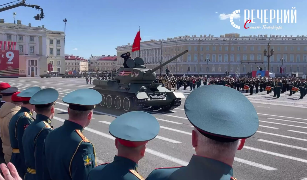 Парад боевых машин в Петербурге начался с демонстрации исторической военной  техники | Вечёрка