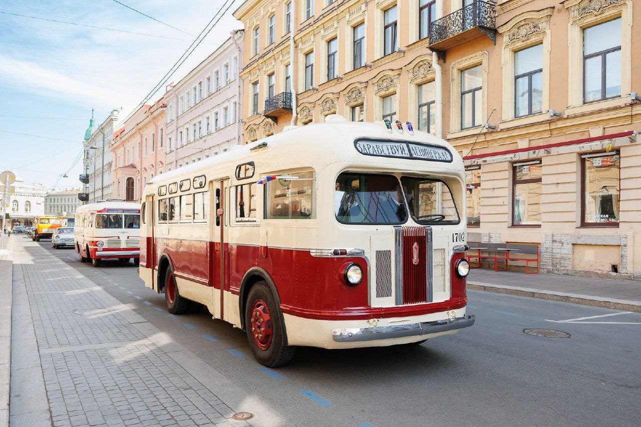 В IX Петербургском международном параде ретро-транспорта примет участие 321  машина | Вечёрка