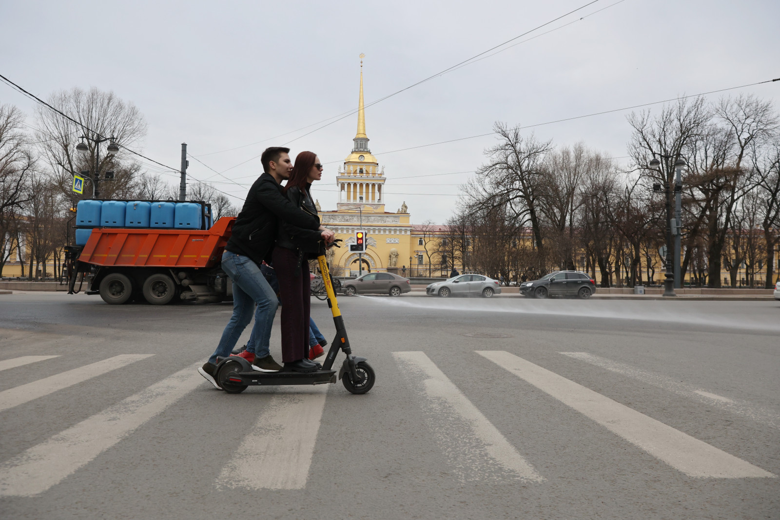 Полсотни петербургских самокатчиков получили штрафы за сутки | Вечёрка