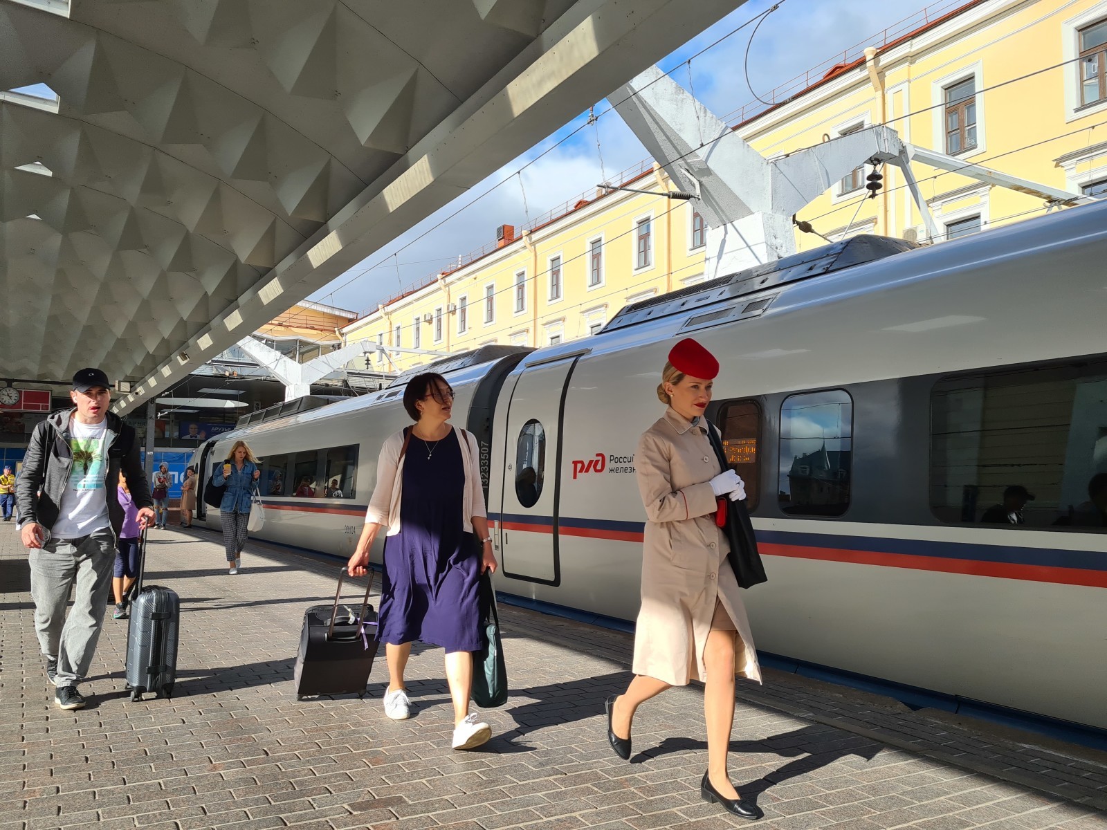 Россияне рассказали, куда поедут на майские праздники — в топе Петербург и  Ленобласть | Вечёрка