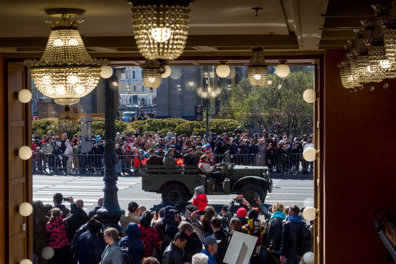 Парад ретротехники на Невском проспекте завершился — фоторепортаж | Вечёрка