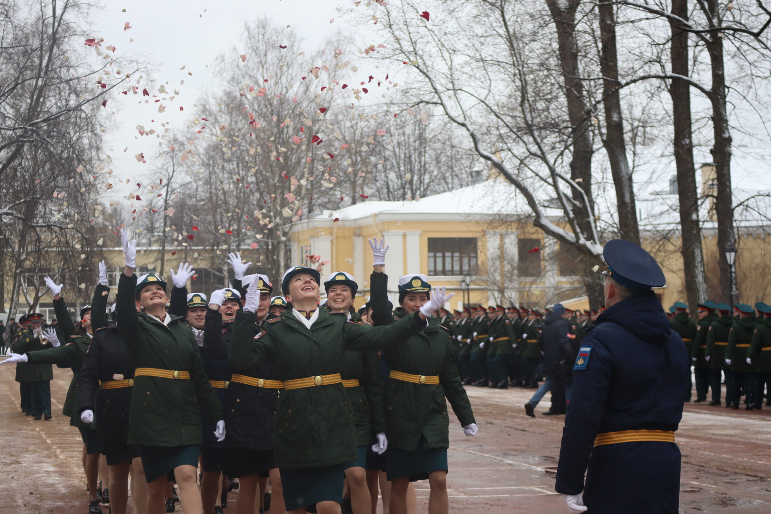 Петербургская Военно-медицинская академия выпустила более 200 врачей |  Вечёрка