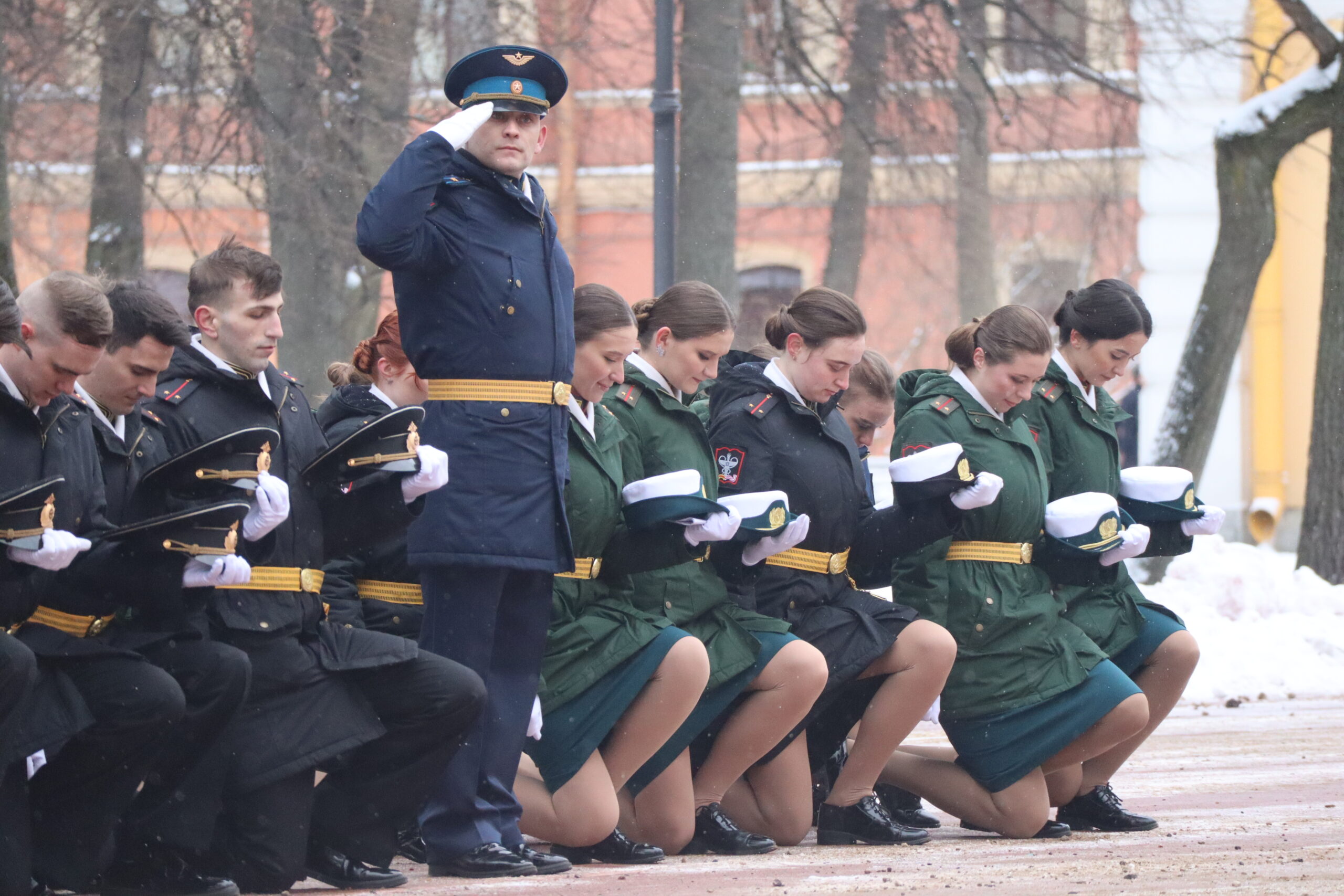 Петербургская Военно-медицинская академия выпустила более 200 врачей |  Вечёрка