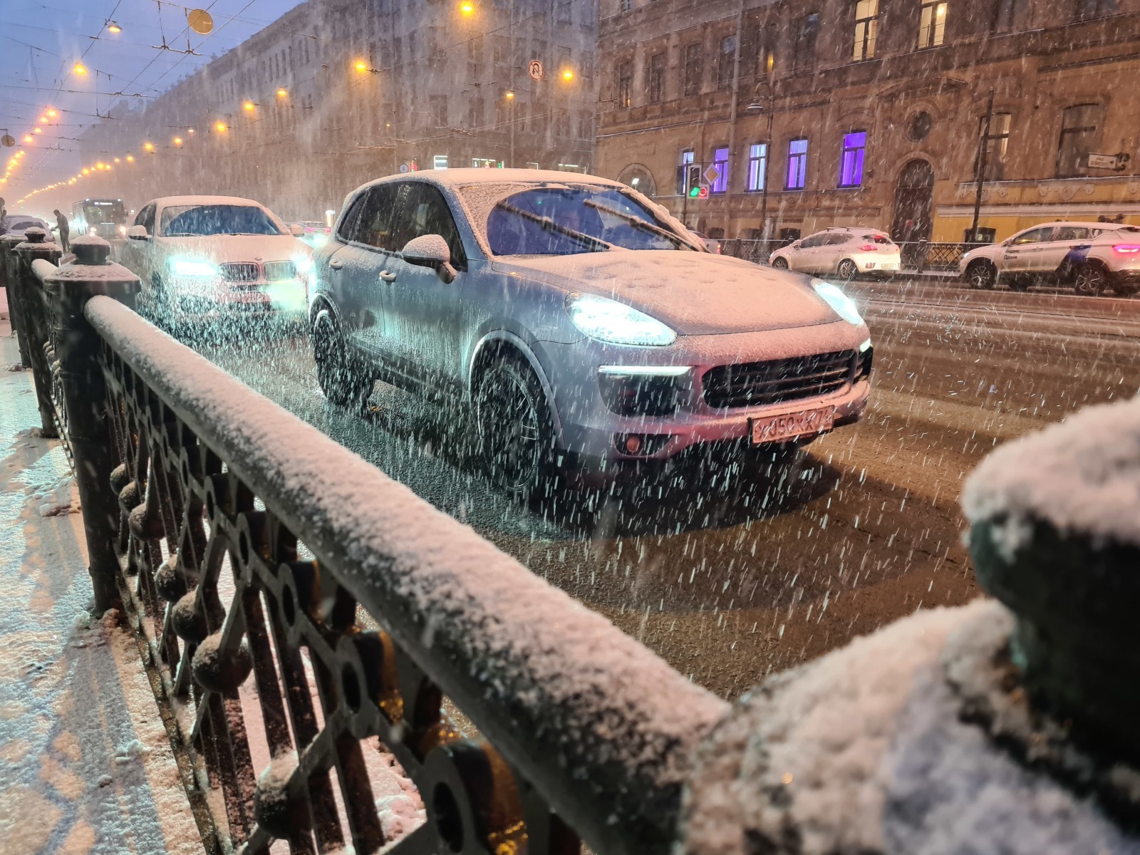 19 апреля в Петербурге метель, на дорогах гололедица и снежный накат — в  городе один градус тепла | Вечёрка