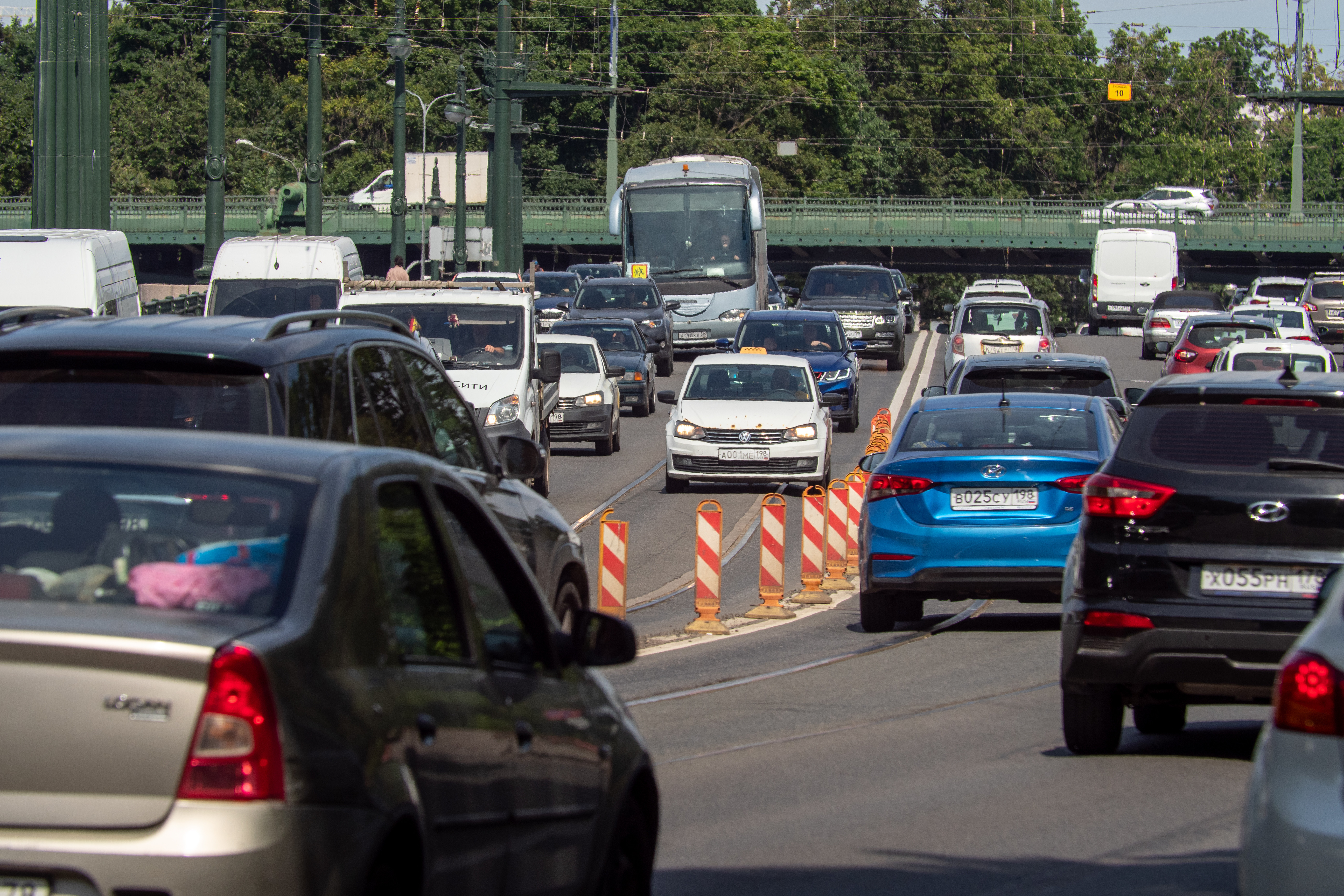 Дорожное движение планируют ограничить в 11 районах Петербурга с 10 мая |  Вечёрка