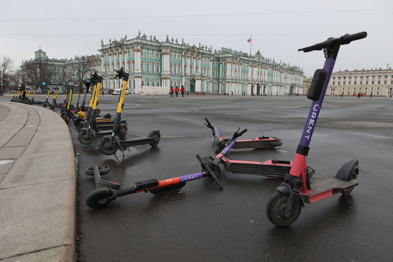 В Петербурге женщина на электросамокате сбила ребенка и скрылась с места  аварии | Вечёрка