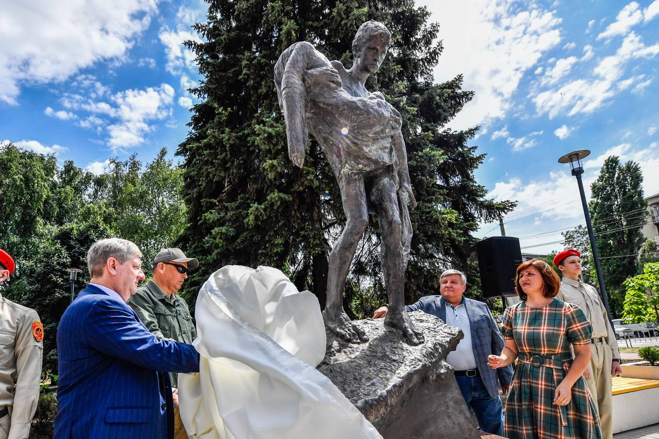 Ленобласть установила памятник детям Донбасса в Енакиево | Вечёрка