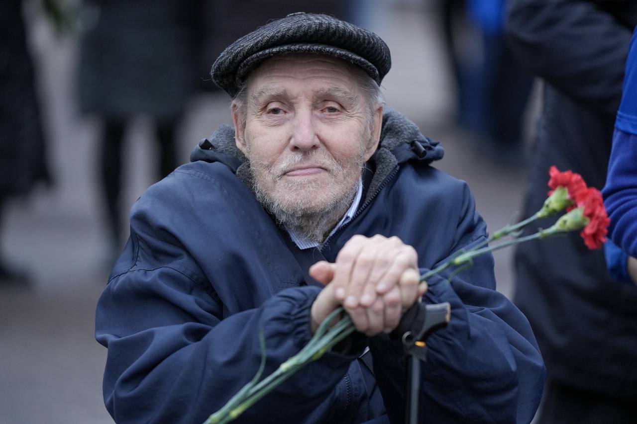 На стадионе «Динамо» в Петербурге почтили память участников легендарного  блокадного матча | Вечёрка