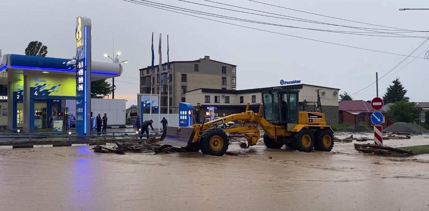 Во Владикавказе из-за непогоды ввели режим ЧС | Вечёрка