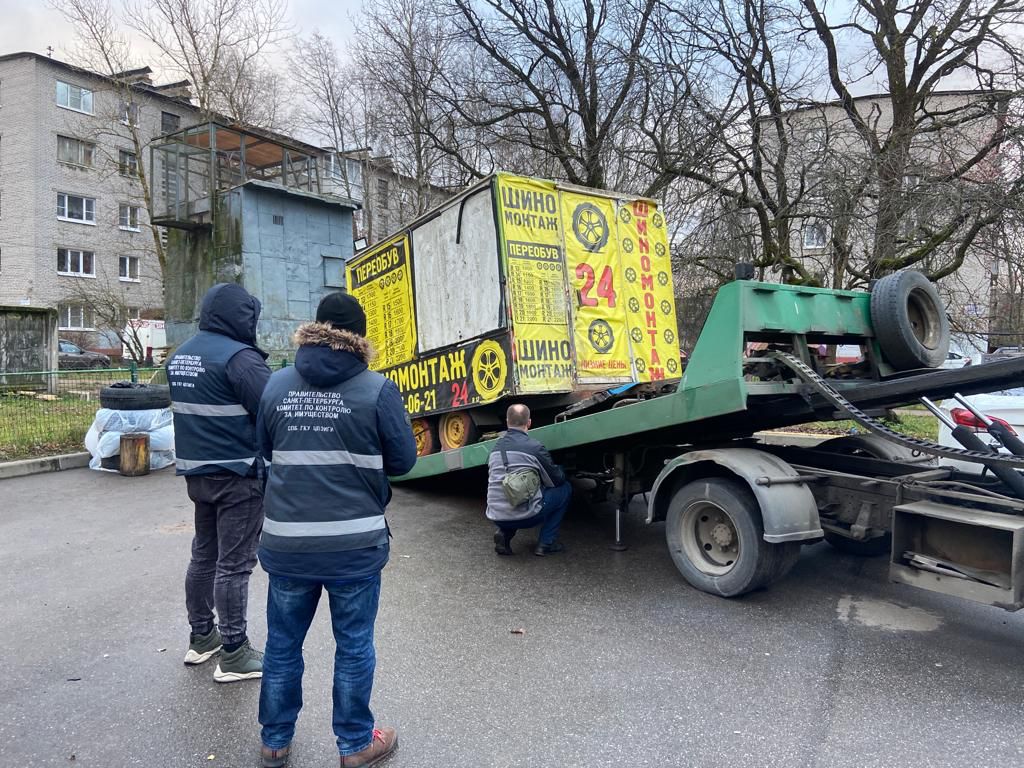 Смольный освободил 12 земельных участков от незаконной торговли за неделю |  Вечёрка