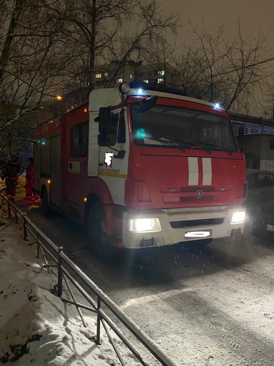 Один человек пострадал в подвале многоэтажки в Красносельском районе, где  горел мусор | Вечёрка