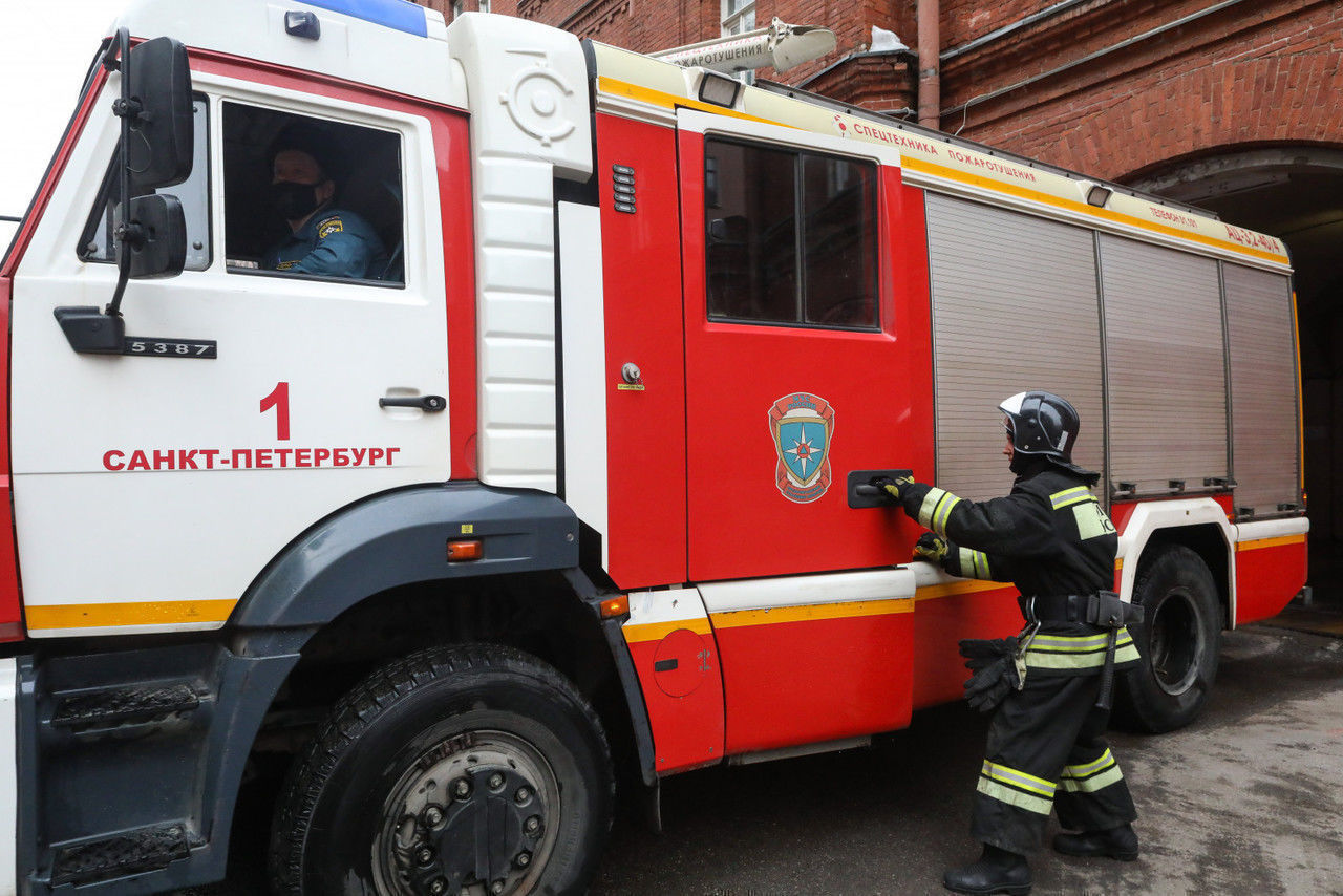 При квартирном пожаре в Купчино погиб человек | Вечёрка