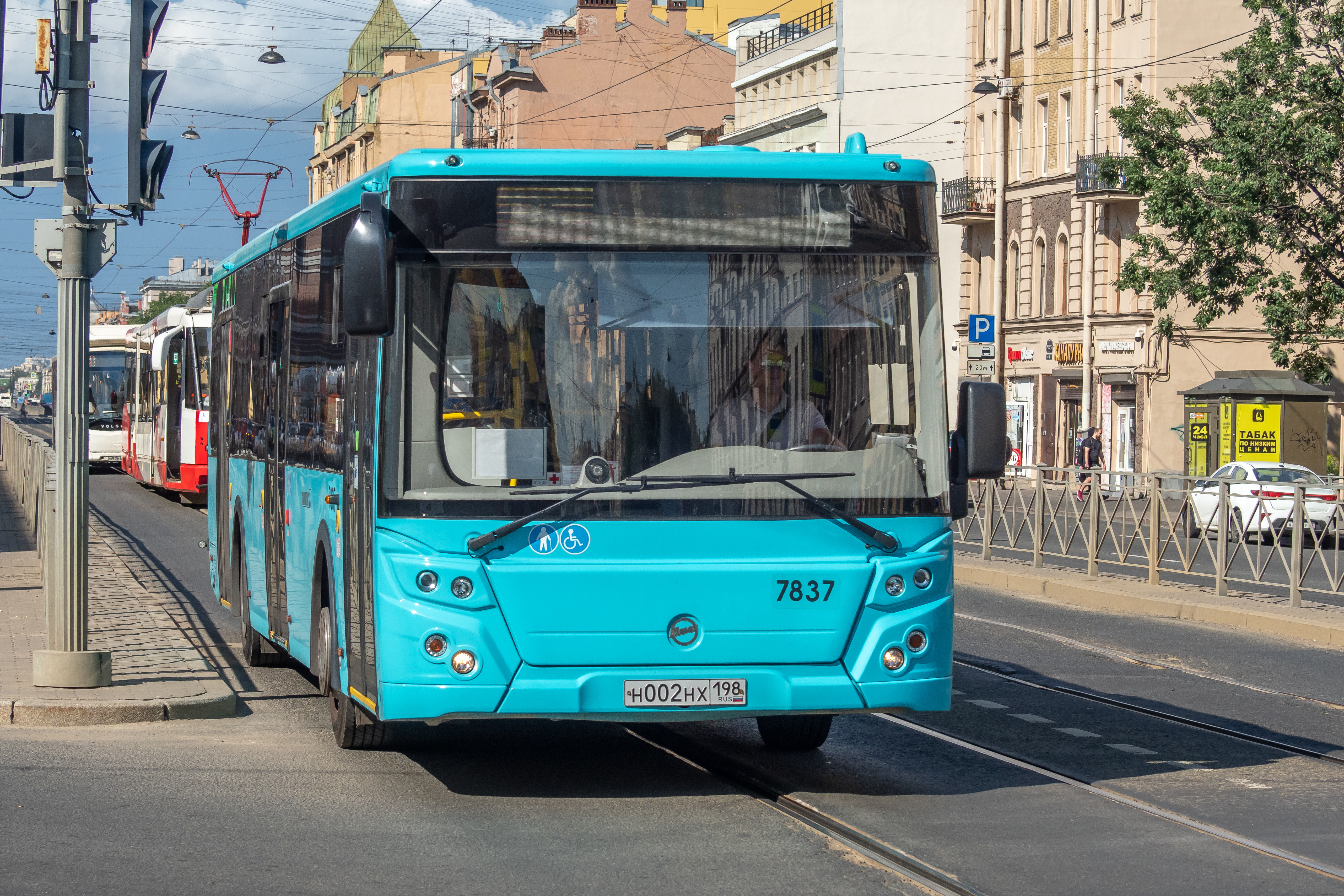 Петербургские лазурные автобусы проехали более 150 миллионов километров в  2023 году | Вечёрка