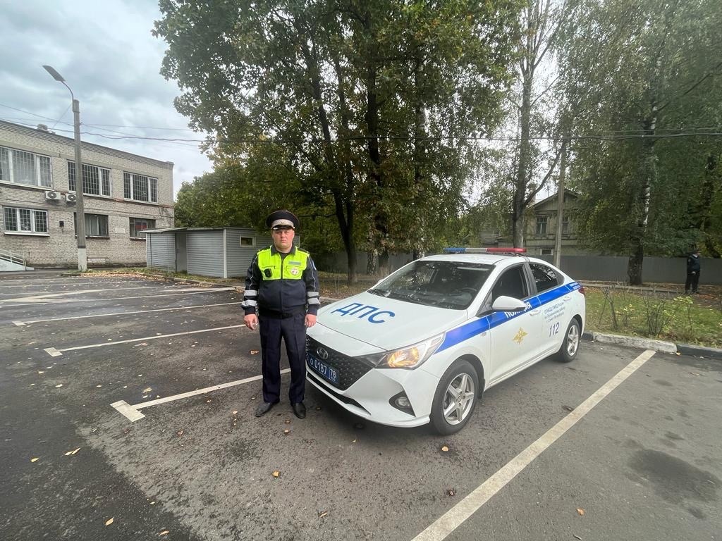 Сотрудники ГИБДД с ветерком доставили беременную петербурженку в роддом |  Вечёрка