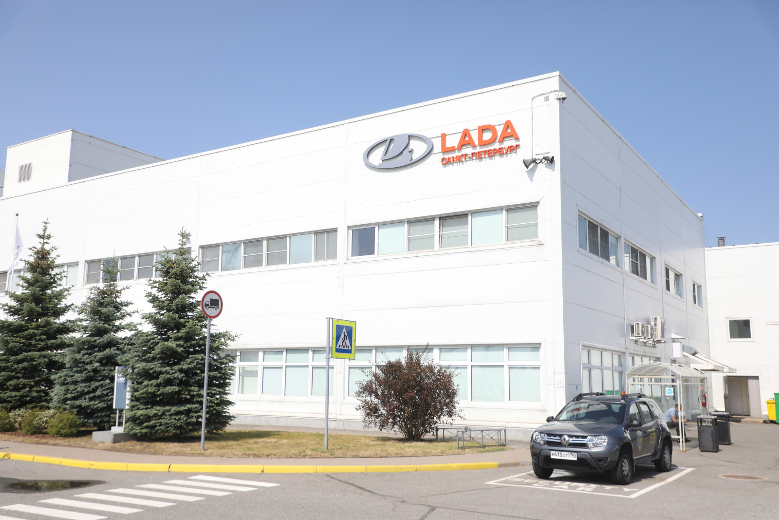 АвтоВАЗ» решил временно прекратить выпуск Lada Largus | Вечёрка