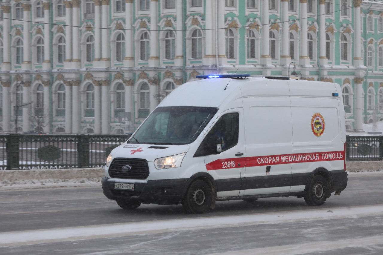 В шахту лифта на Васильевском острове провалились двое строителей | Вечёрка