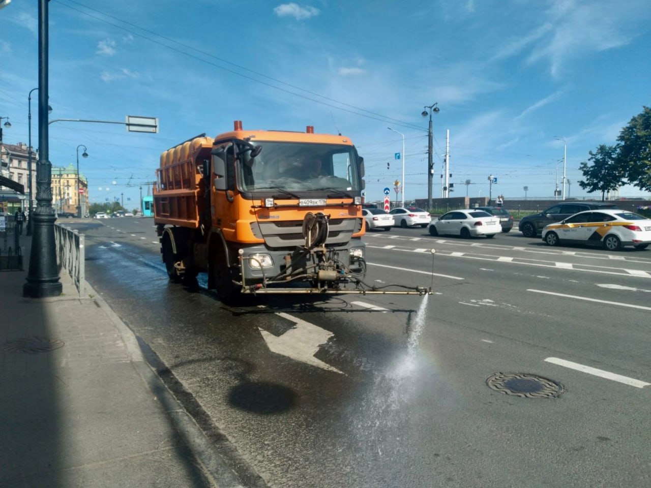 В Петербурге коммунальные службы продолжают благоустраивать город | Вечёрка