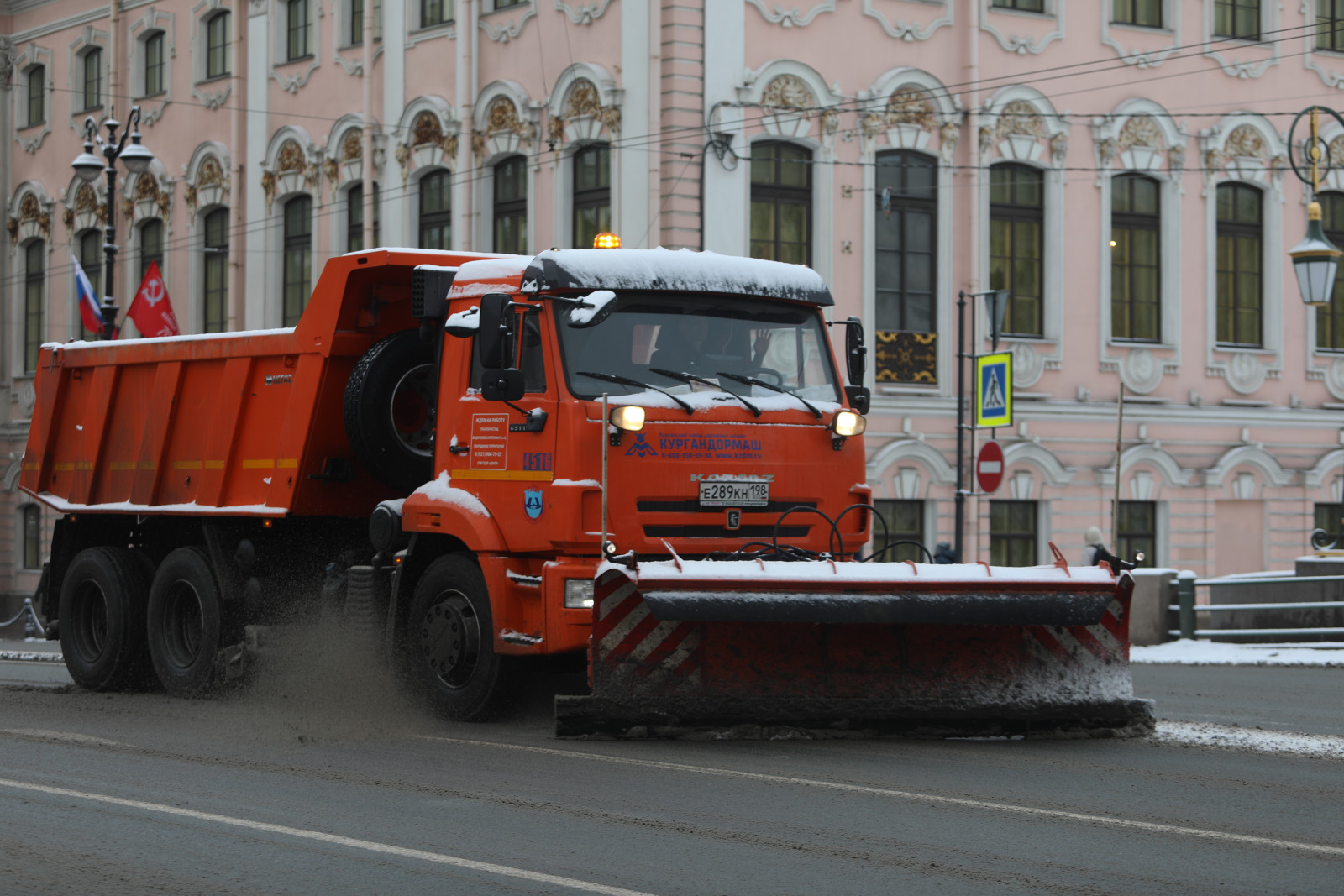 В центре Петербурге работает более 400 дворников | Вечёрка