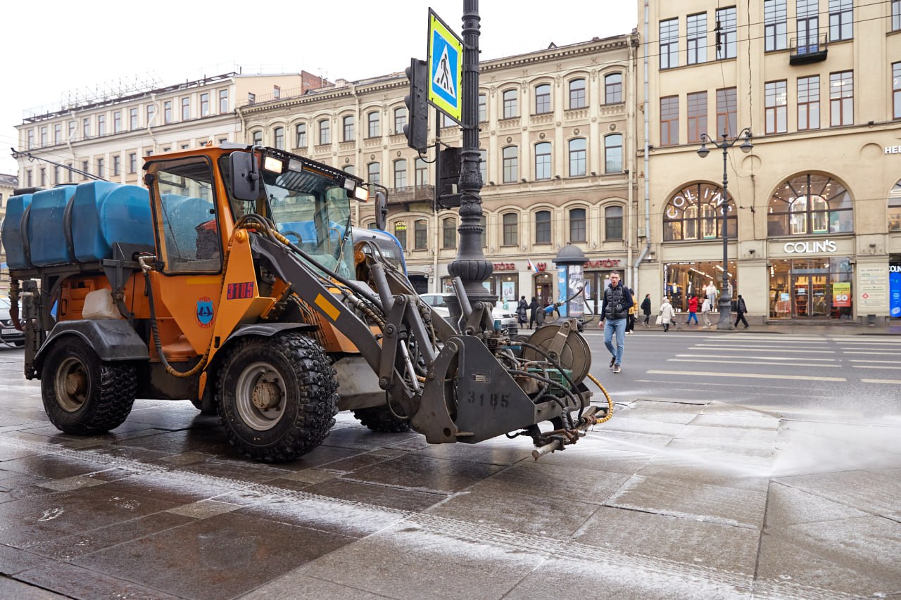 Дорожные предприятия Петербурга приступили к полномасштабной мойке города |  Вечёрка