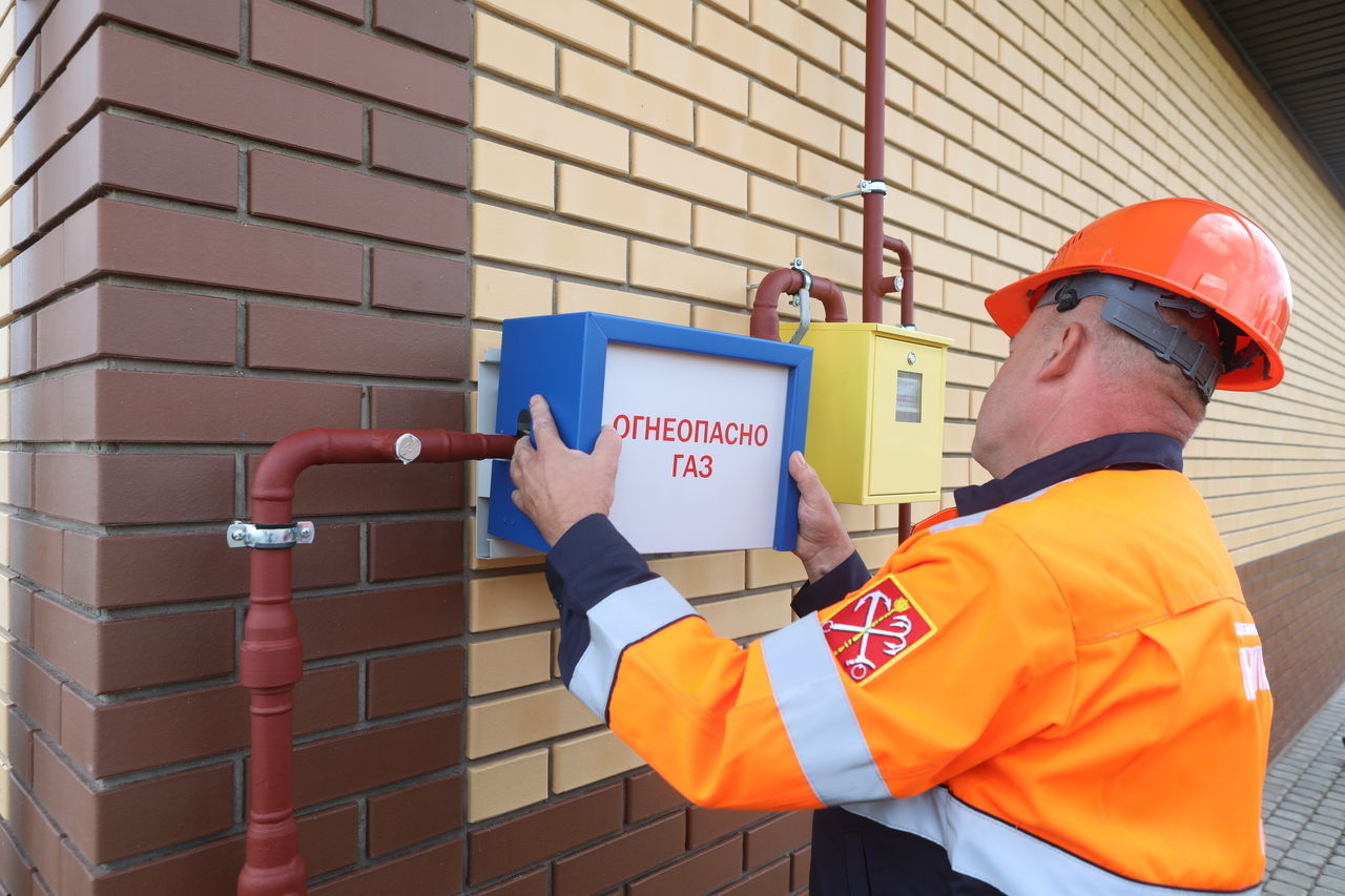 Петербургские льготники смогут бесплатно подвести к дому газ внутри  земельного участка | Вечёрка