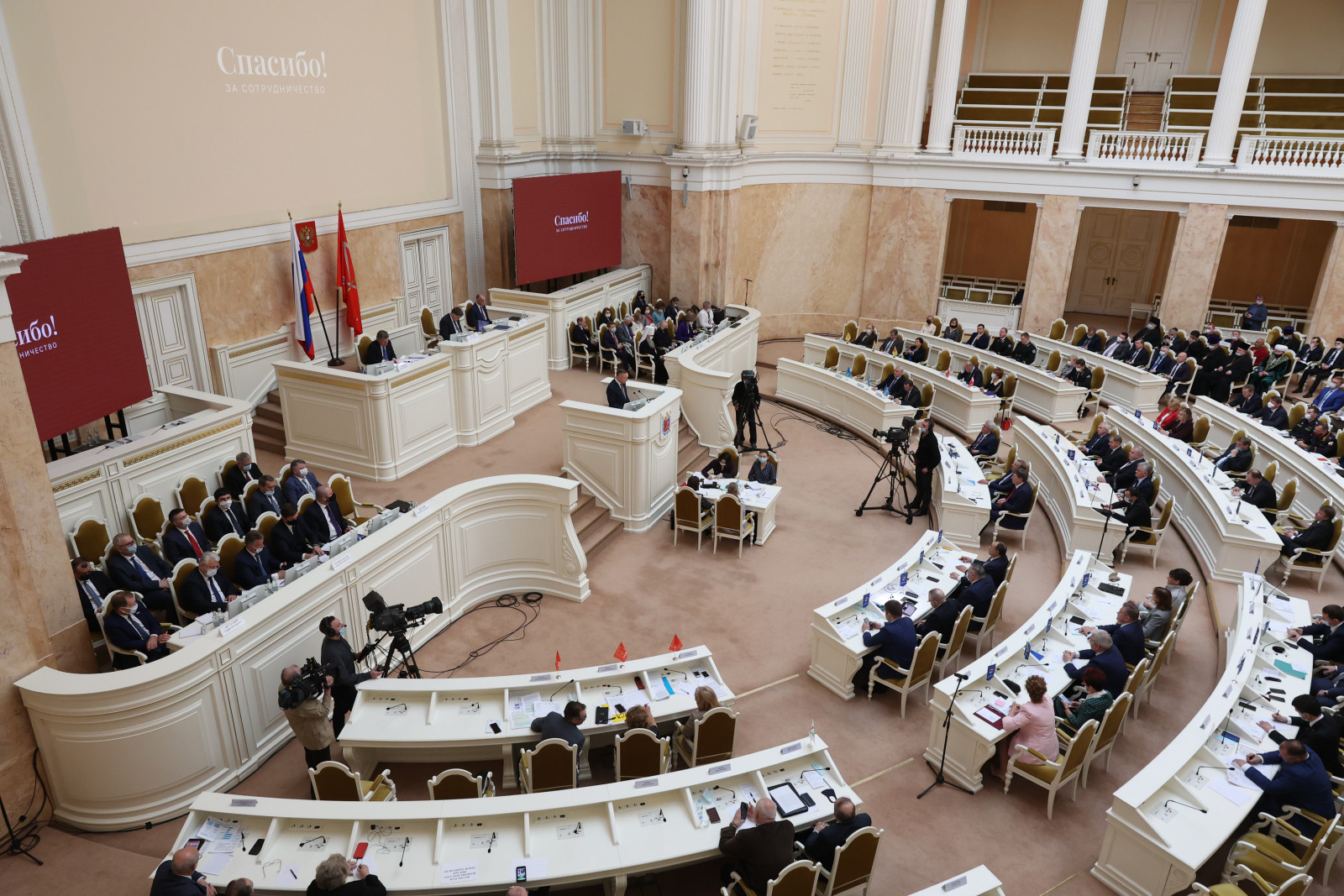 Нет дыма без огня: ЗакС собирается запретить несовершеннолетним  петербуржцам покупать зажигалки и любые другие товары со сжиженным  углеводородным газом | Вечёрка