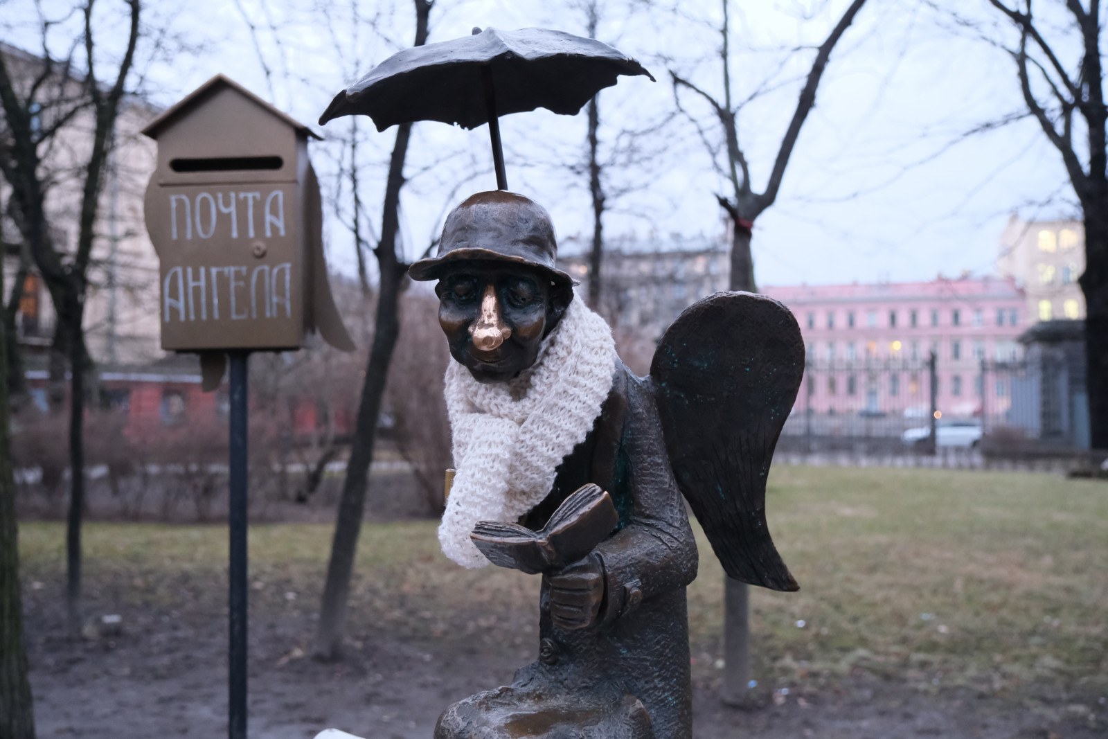 Петербургский ангел на скамейке история создания