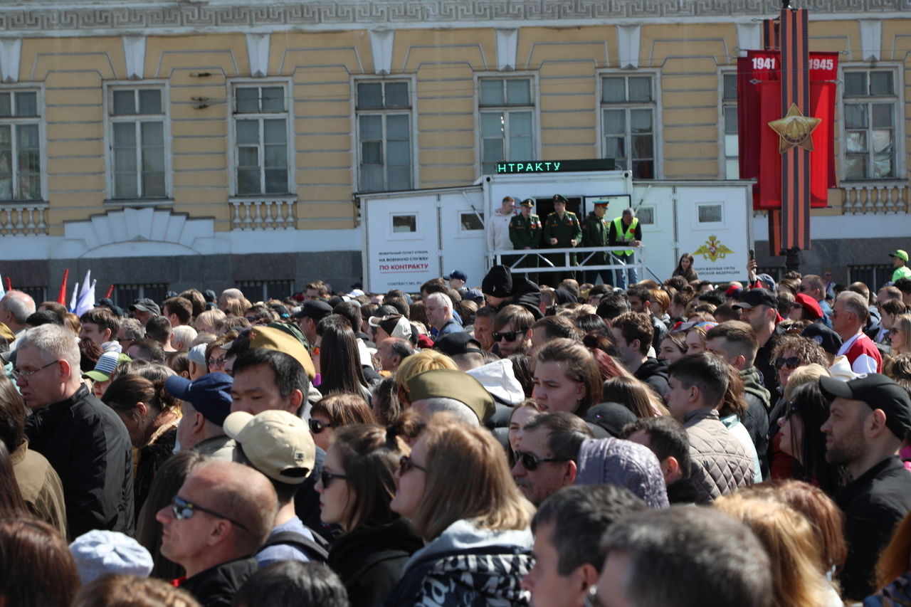 На Дворцовой площади открыли пункт отбора на военную службу | Вечёрка