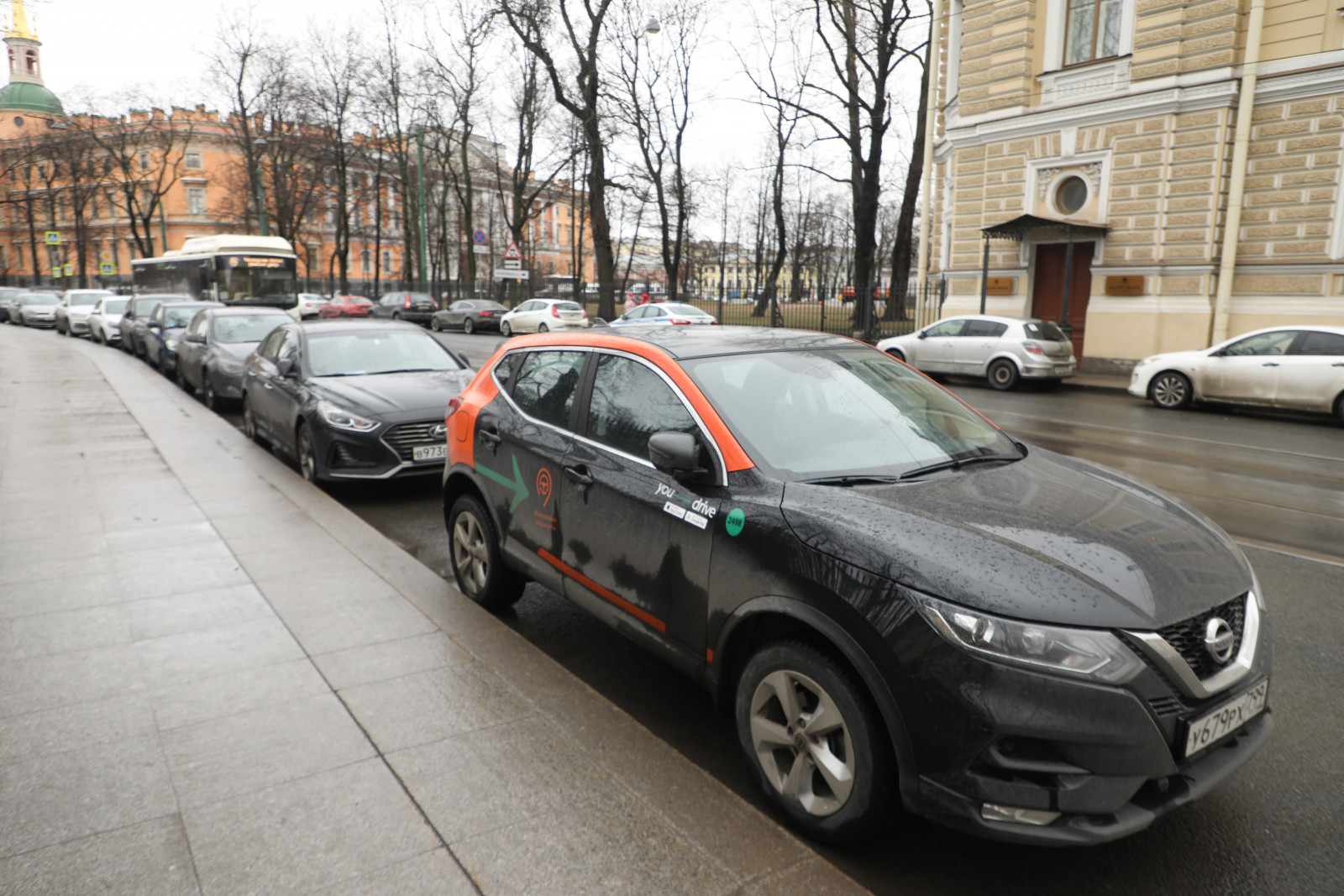 Мест станет меньше: В петербургских дворах могут ввести новые правила  парковки | Вечёрка