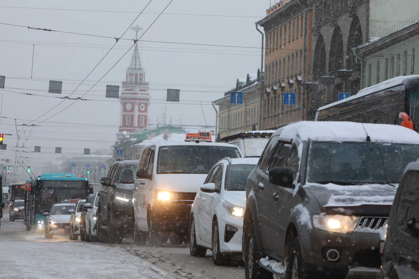 Центр, КАД и ЗСД: Многокилометровые пробки в 8 баллов сковали весь  Петербург | Вечёрка