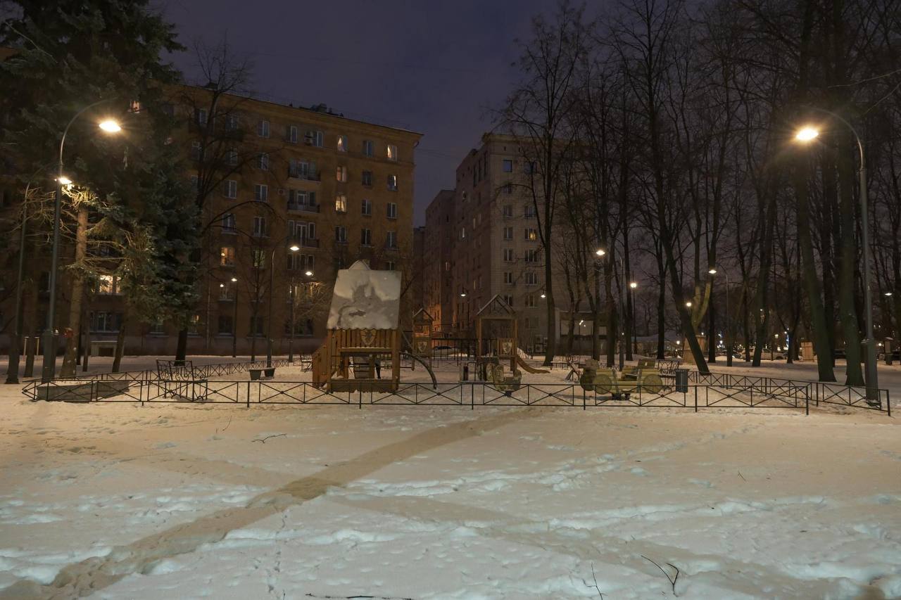 Новые фонари появились в сквере Товстоногова на Петроградке | Вечёрка