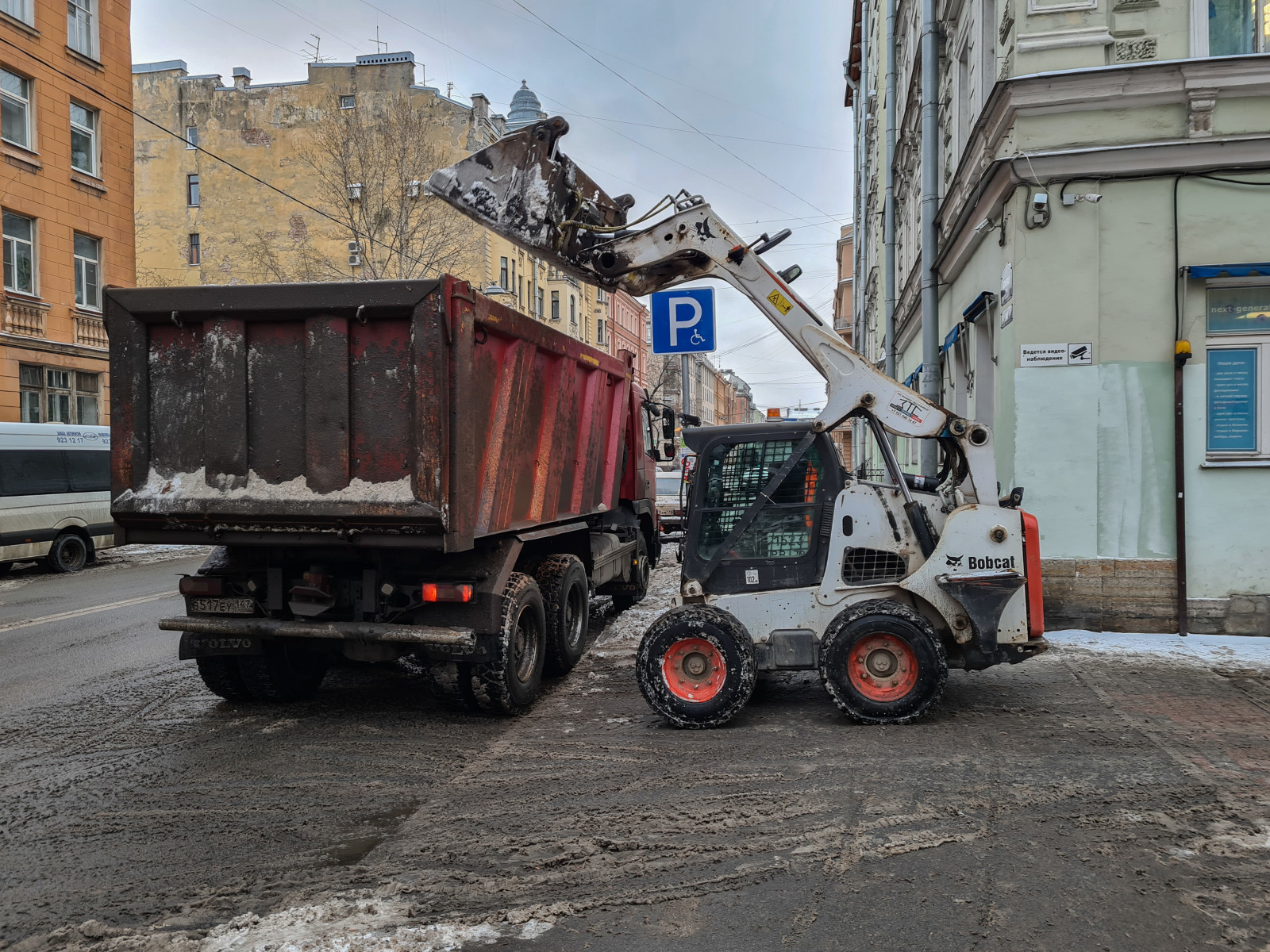 Об уборке снега в Петербурге можно узнать через новое приложение в VK «Я  здесь живу» | Вечёрка