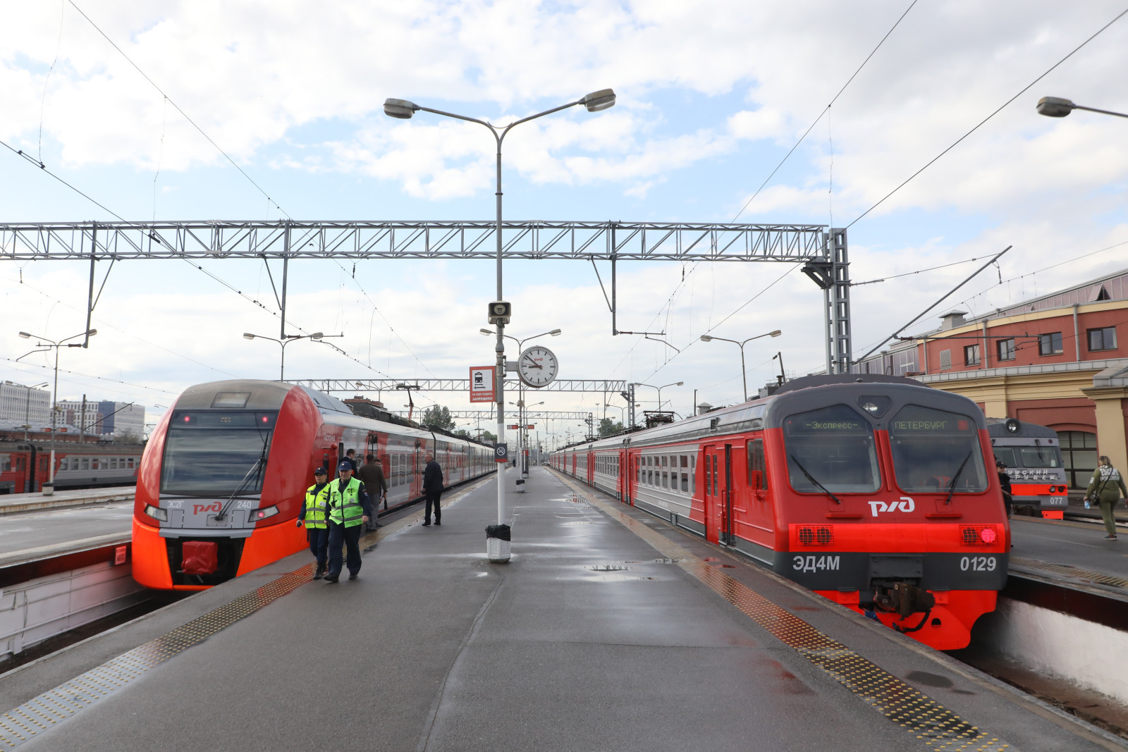 В Петербурге движение автобусов синхронизировали с курсированием электричек  на маршруте «Балтийский вокзал - Красное село» | Вечёрка