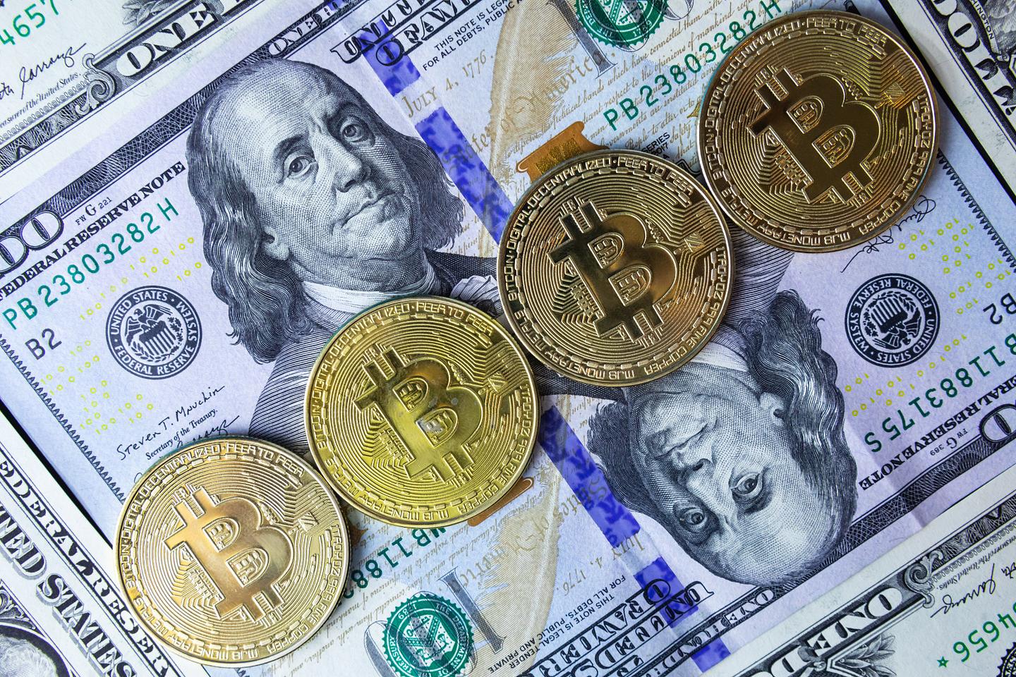 Новый рекорд: цена за один биткоин превысила 105 тысяч долларов | Вечёрка