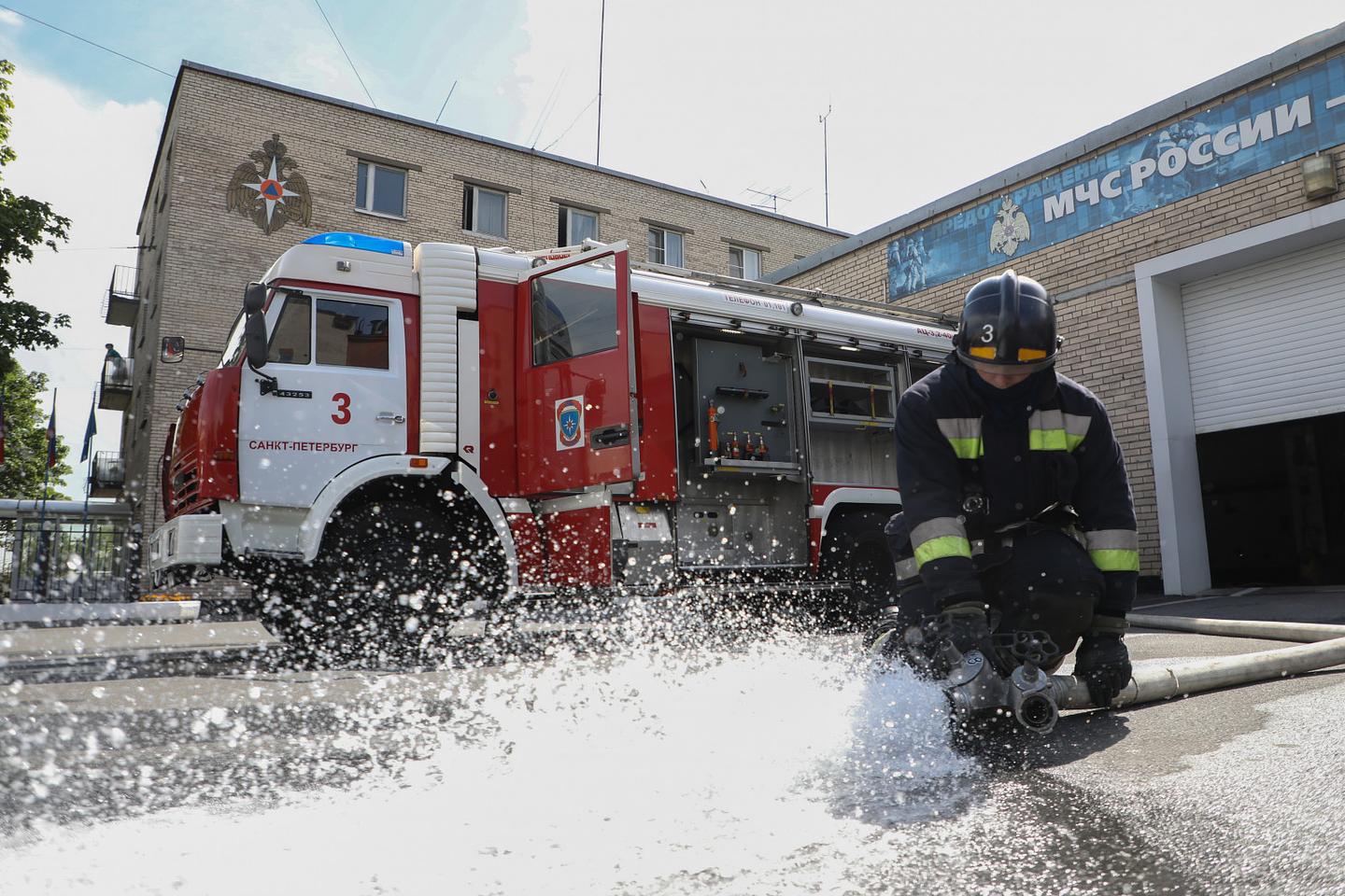 В МЧС РФ рассказали, когда нельзя использовать воду при тушении пожара |  Вечёрка