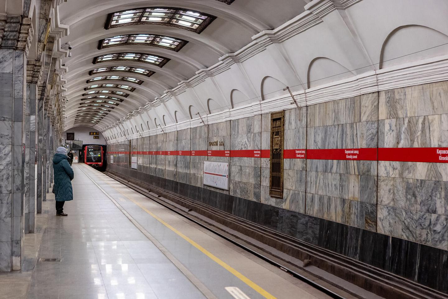 Апайлар жалаңаш, жалаңаш, трусисыз