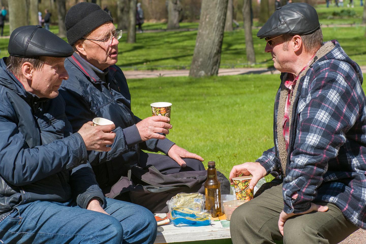 В Госдуме предложили запретить продажу алкоголя в День России