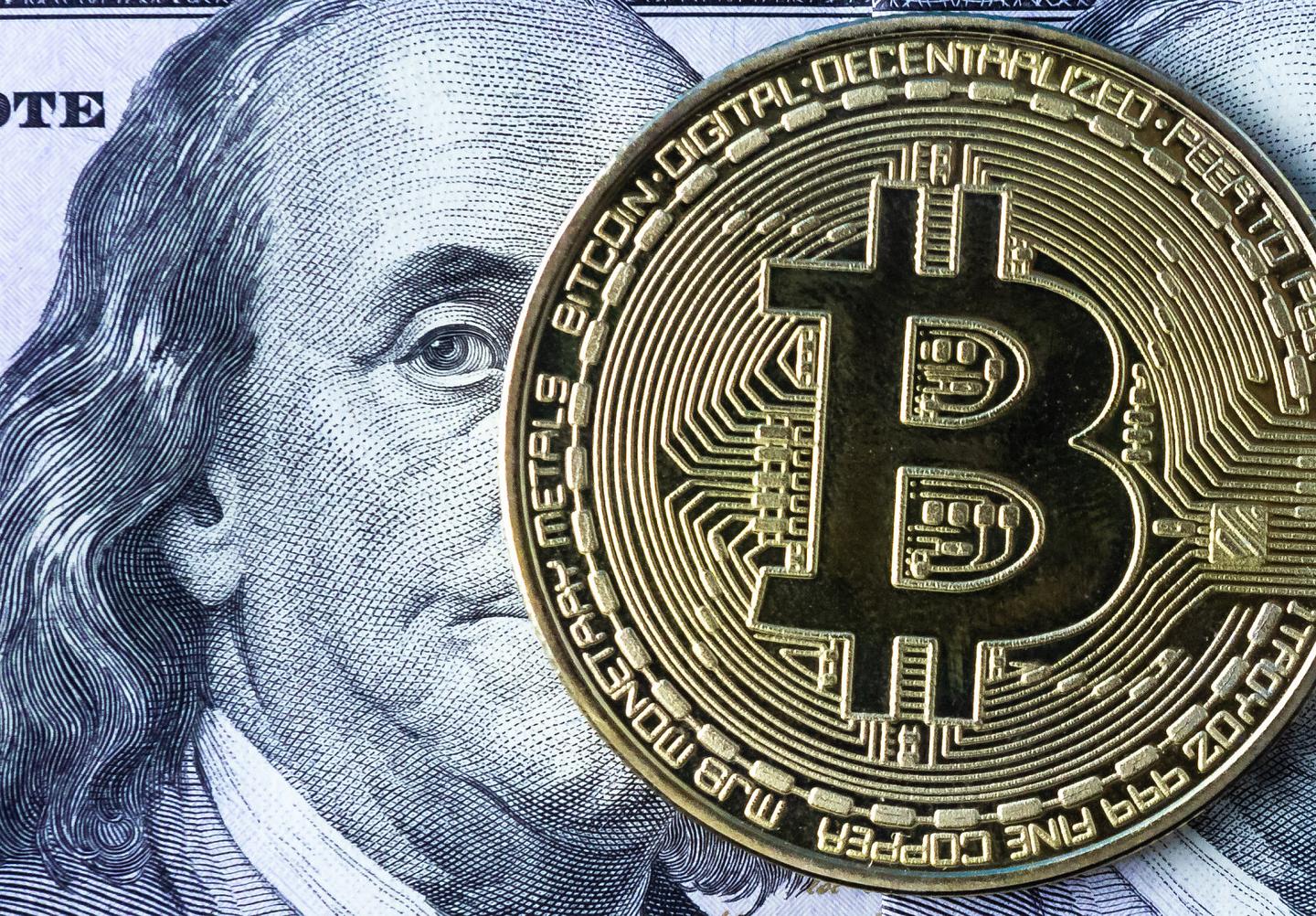 Цена за биткоин впервые в истории превысила 76 тысяч долларов | Вечёрка