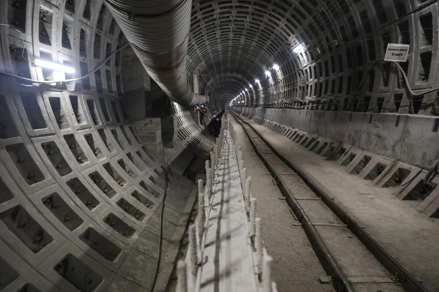 Вагонетка придавила насмерть рабочего в метро Петербурга — возбуждено  уголовное дело | Вечёрка