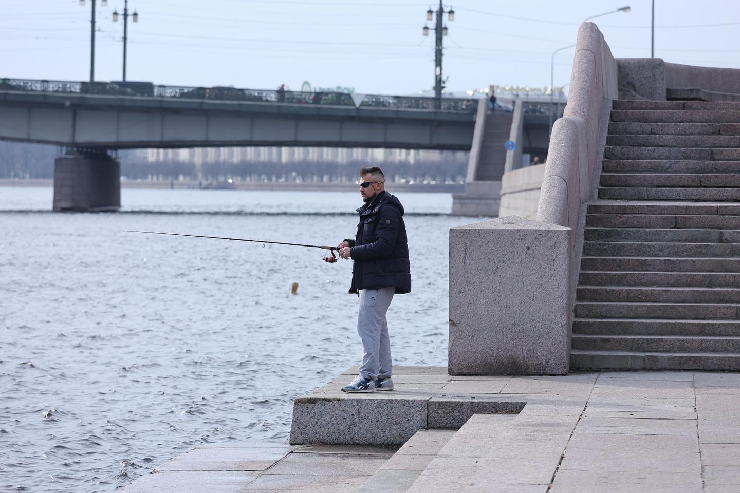 Ловля судаков на Неве обернулась для двоих рыбаков сроком и штрафом