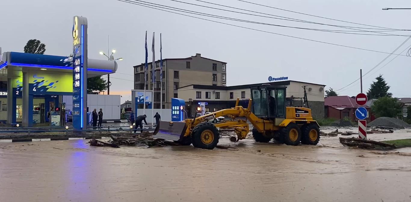 Во Владикавказе из-за непогоды ввели режим ЧС