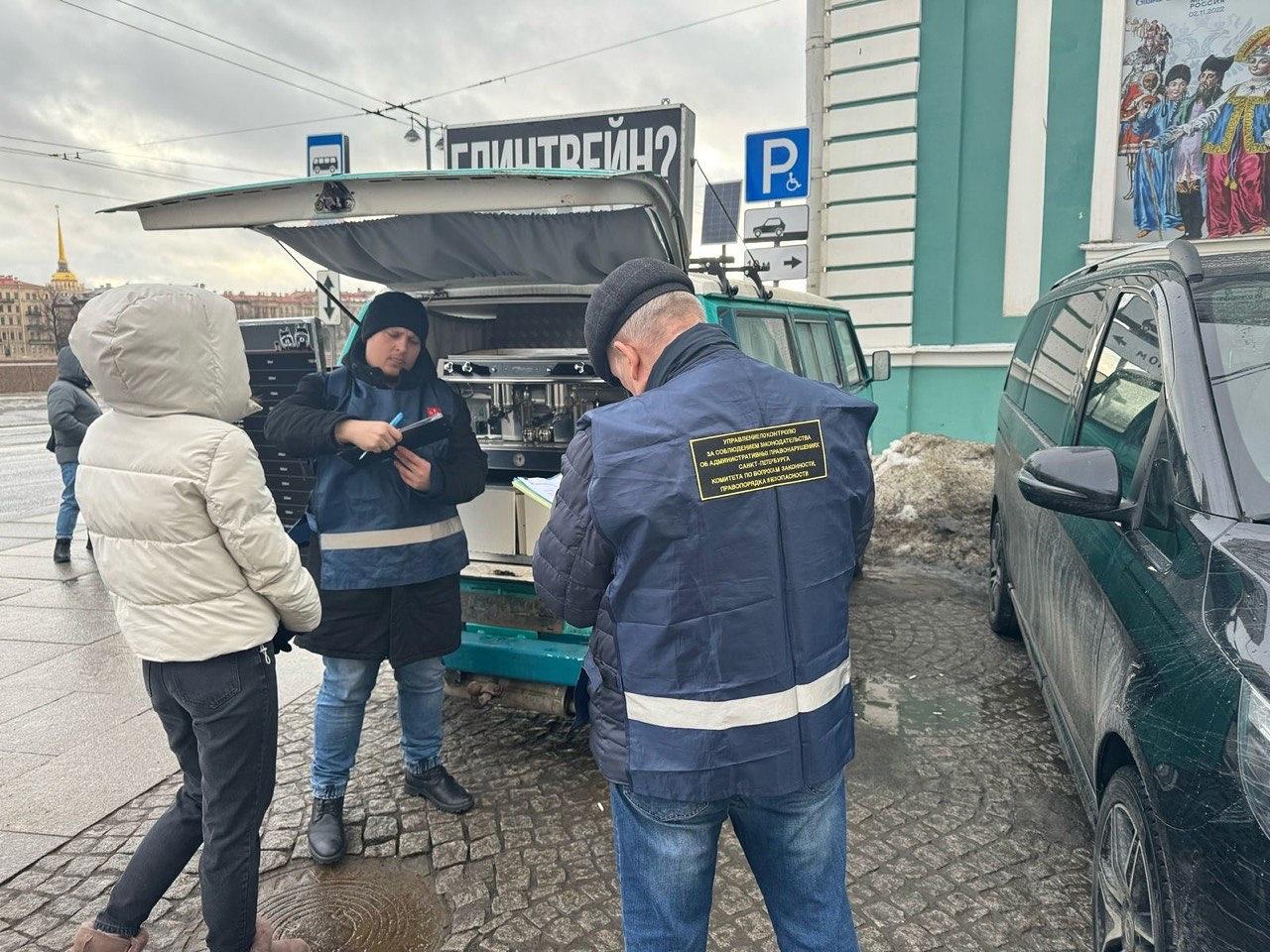 В Петербурге нелегальные торговцы лишились имущества и товаров на 12  миллионов рублей