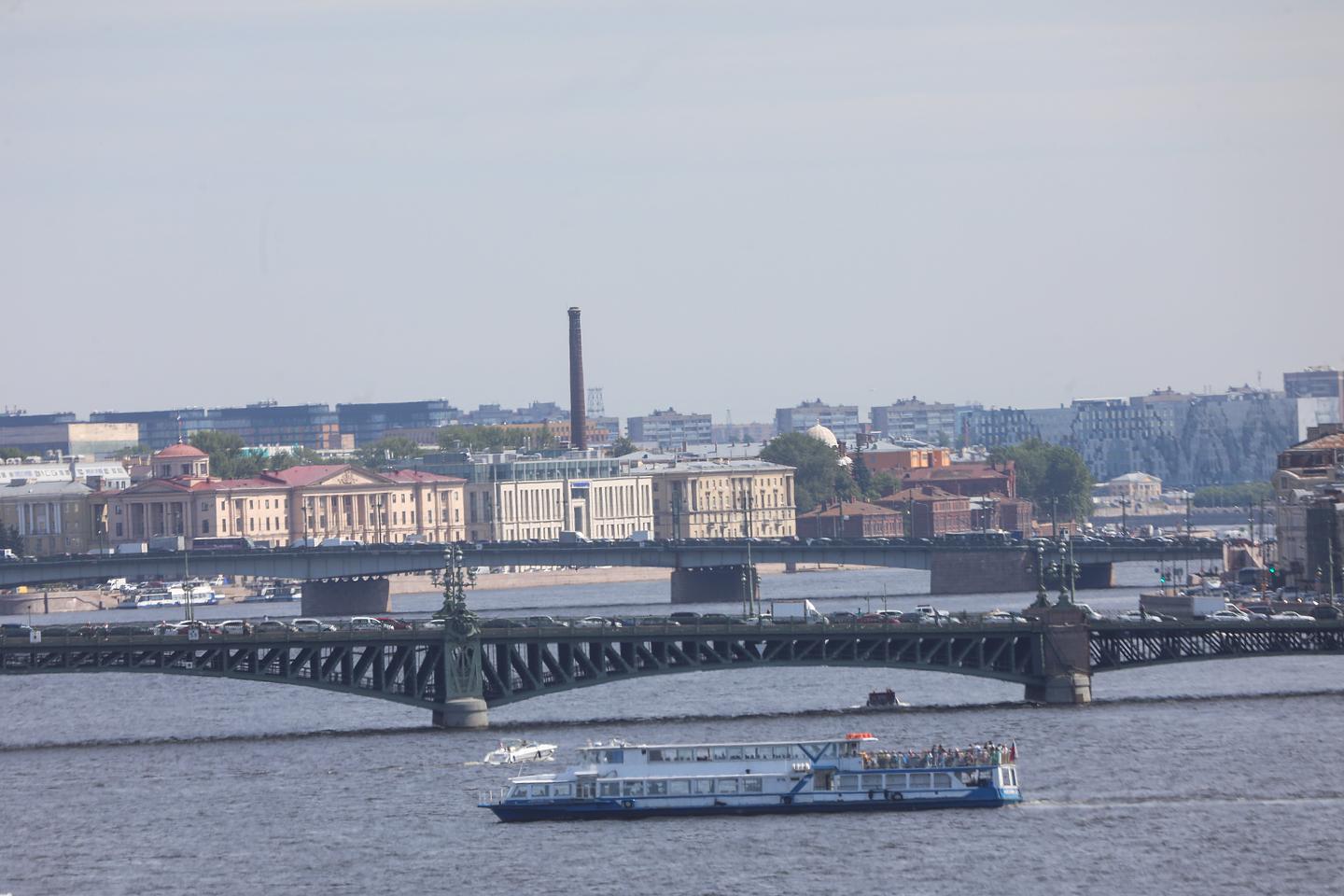 Петербурженка упала в Неву с Троицкого моста