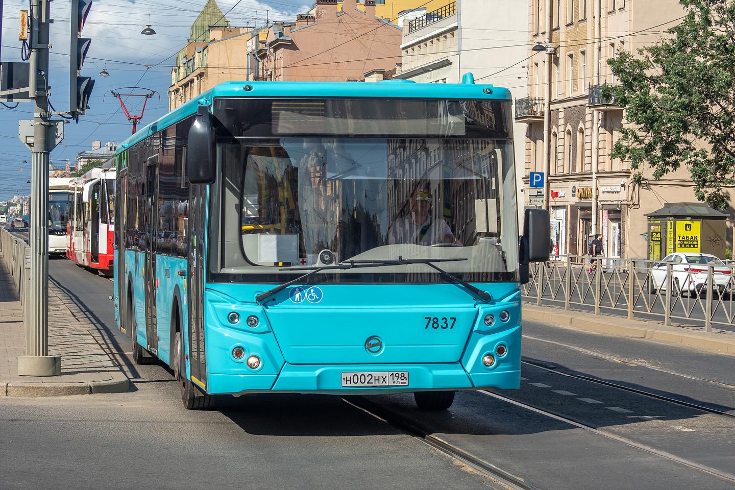 Петербургские лазурные автобусы проехали более 150 миллионов километров в  2023 году