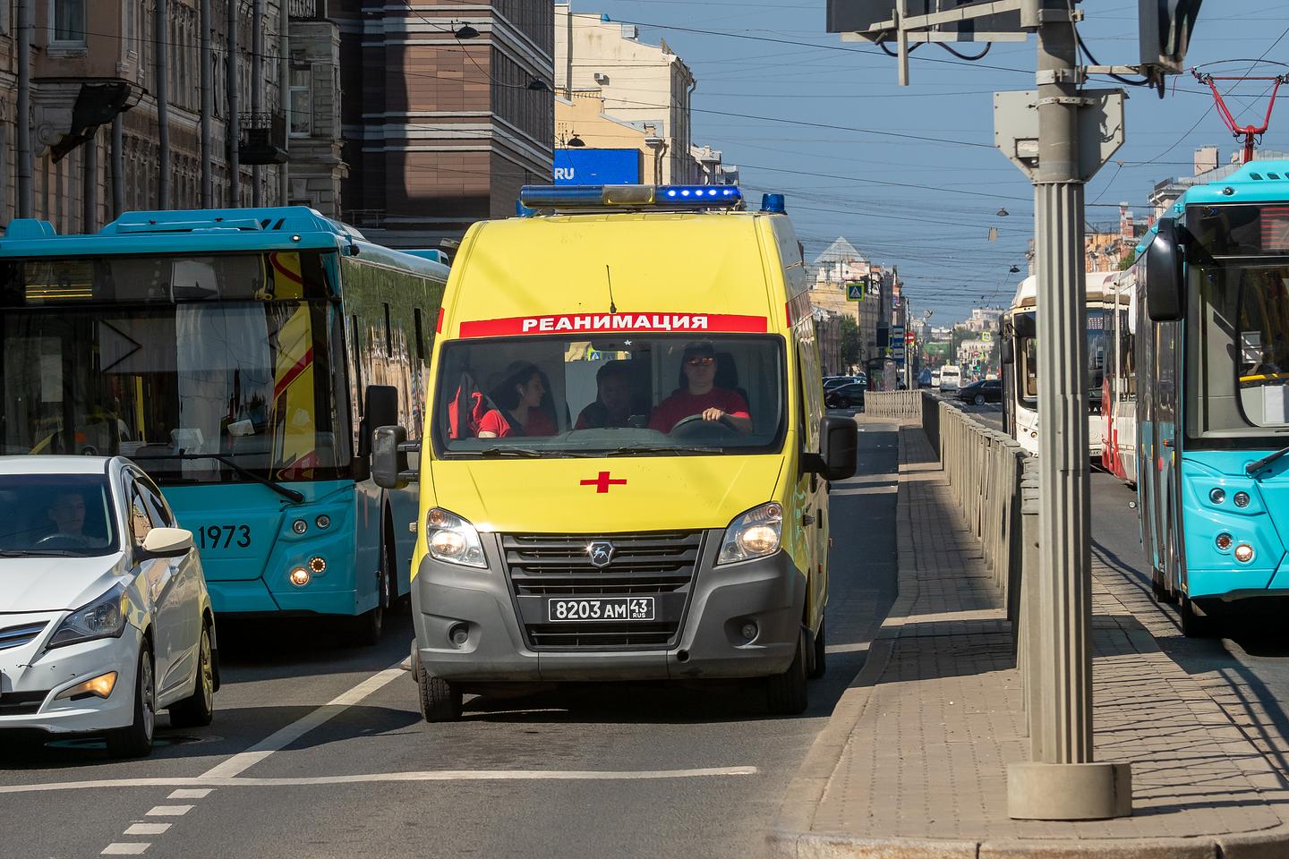 Трех подростков с отравлением госпитализировали в Петербурге за последние  сутки