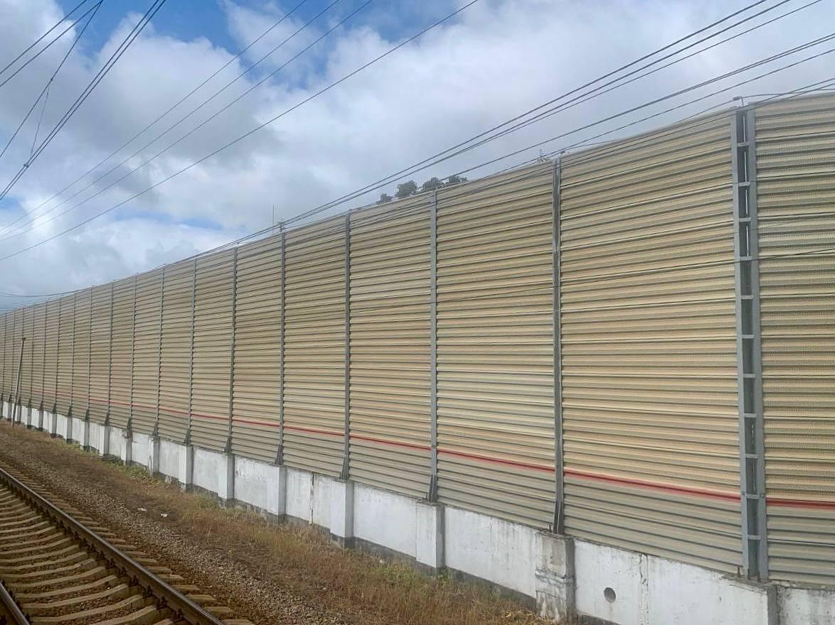 Шумозащитные экраны возводят в Петро-Славянке, Усть-Ижоре и Понтонном ...