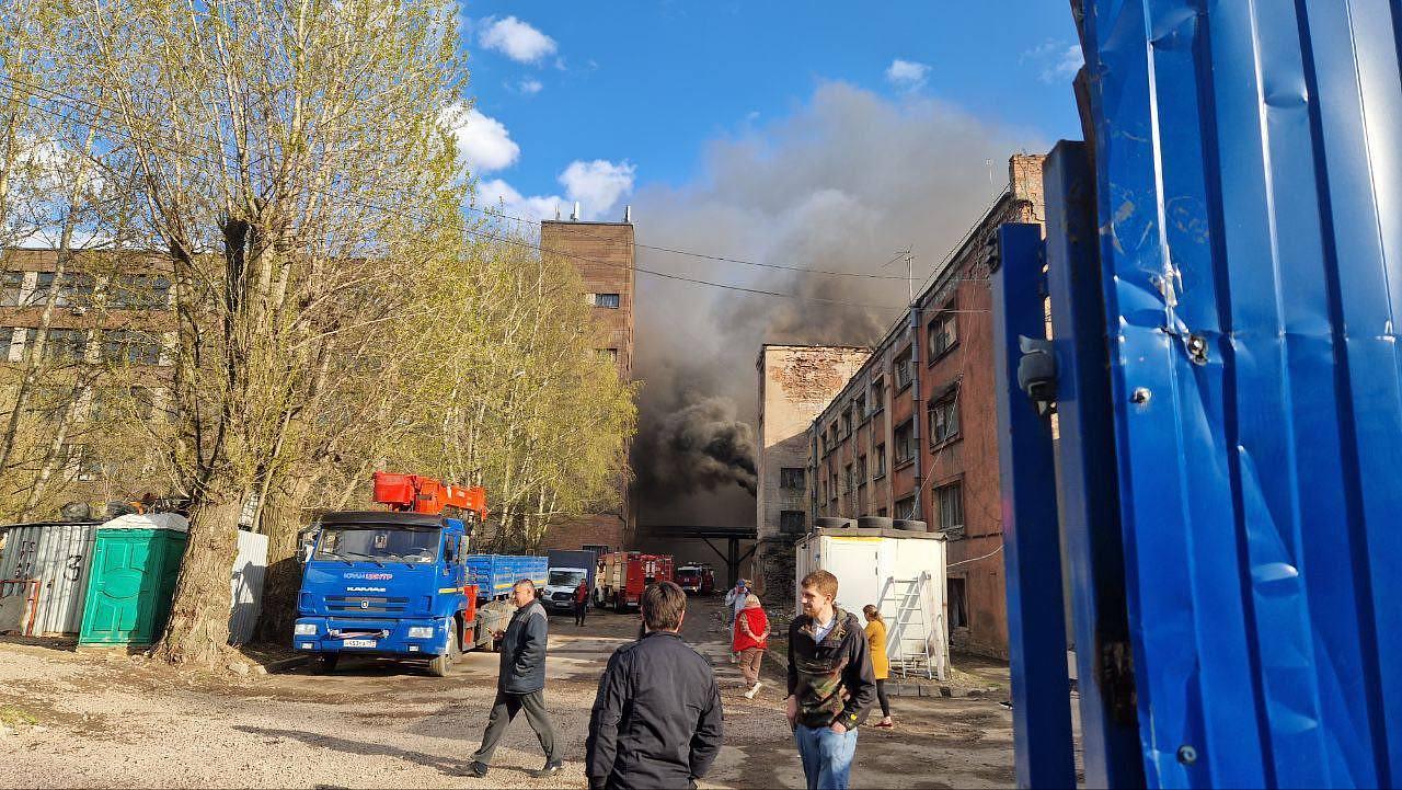 В Петербурге загорелся мясокомбинат «Самсон»