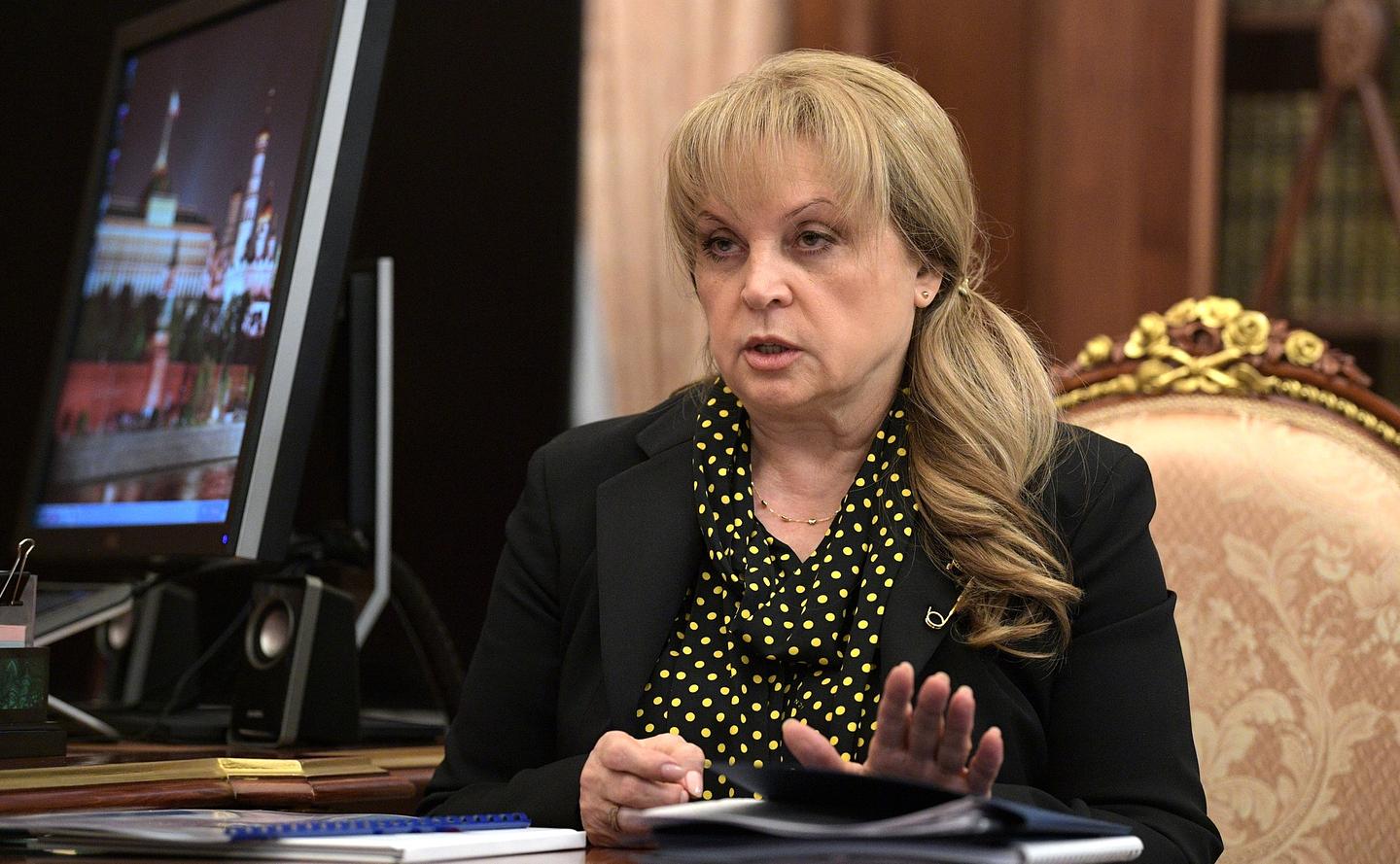 элла памфилова Элла Памфилова вручила первое удостоверение международного наблюдателя на  выборах президента РФ | Вечёрка